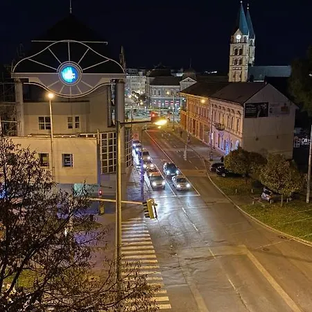 Zrinyi With Free Parking