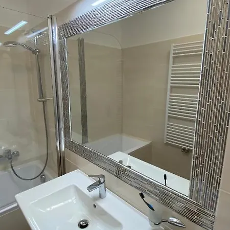 Zrinyi With Free Parking Apartamento Nyíregyháza
